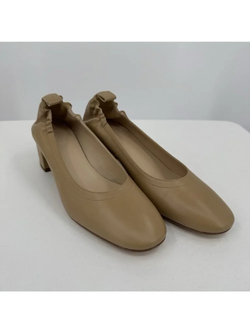 Everlane Italian Leather Day Heel Light Taupe 9.5 Women's Elastic Back Comfort